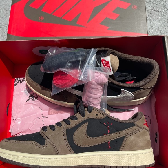 Jordan 1 retro low OG SP - travis Scott